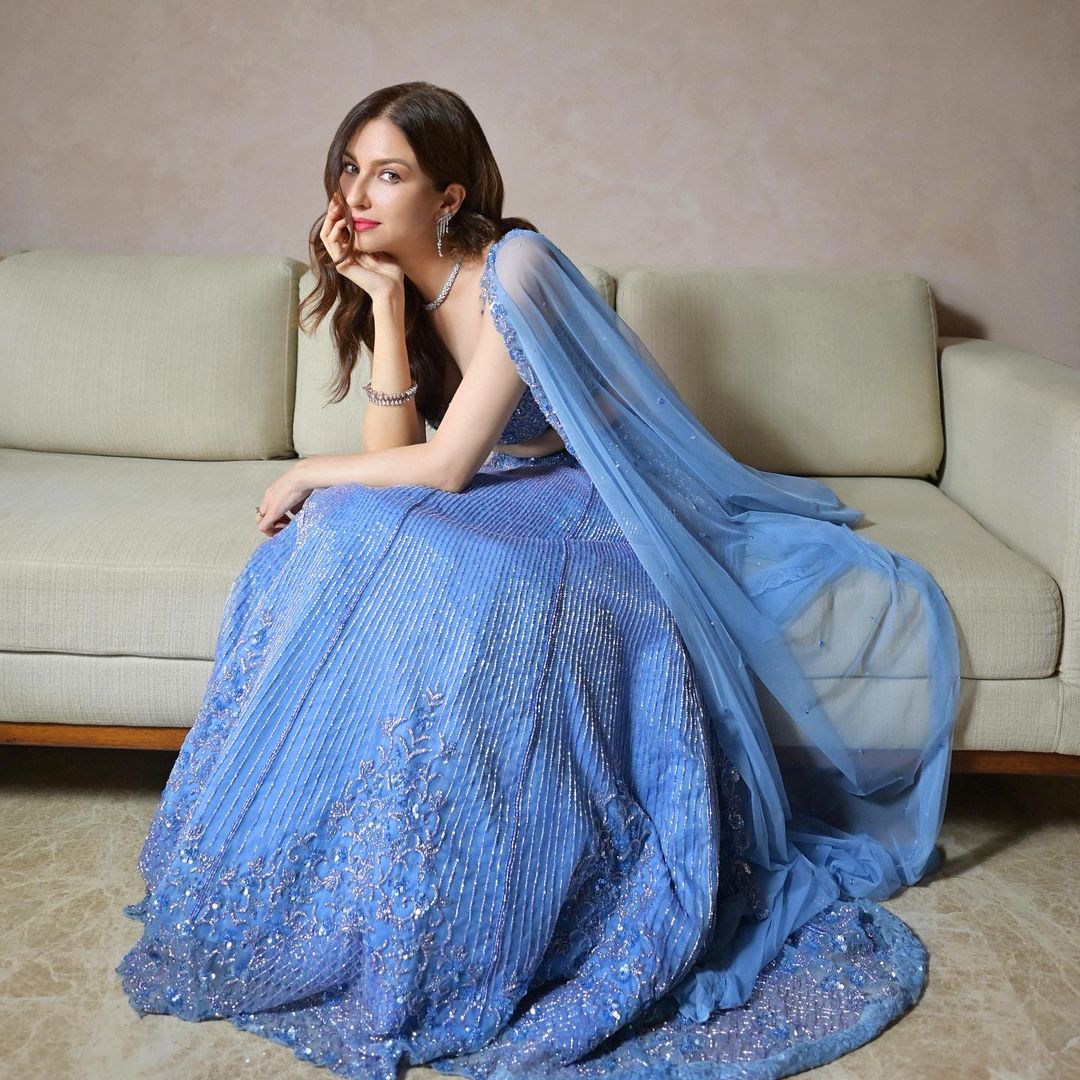 BOLLYWOOD ACTRESS SAUMYA TANDON IN BLUE LEHENGA CHOLI 3